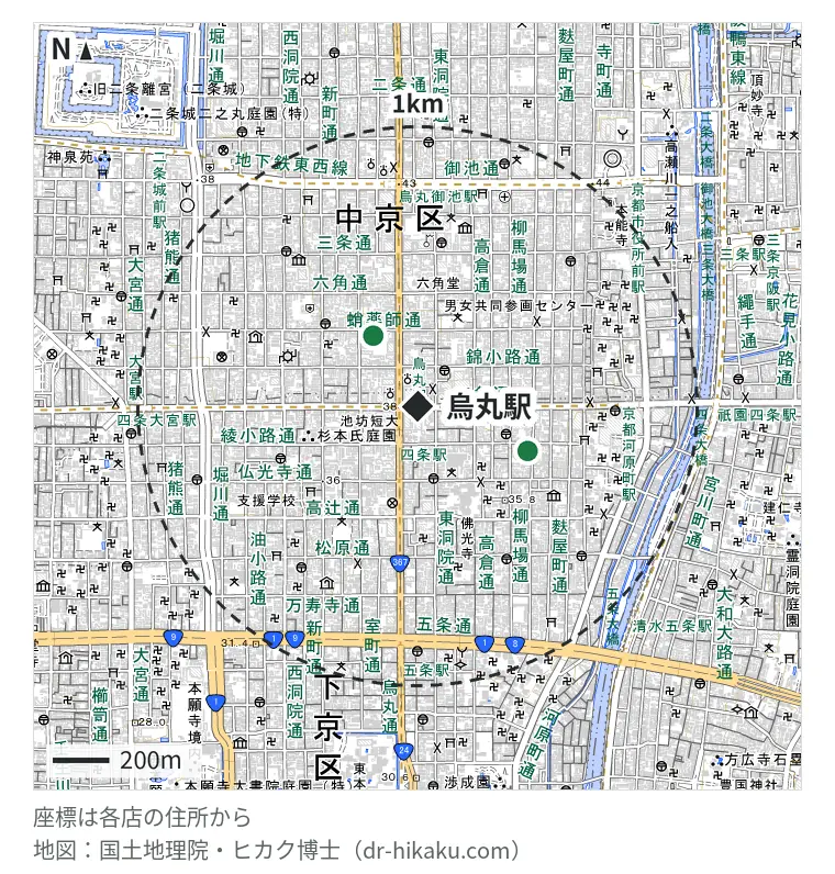 烏丸駅周辺（1km以内）のiPhone修理店 3店の位置図：モバイル修理救急便 大丸京都店 134m、スマホスピタル 烏丸店 297m、もしもシークス 京都四条店 423m